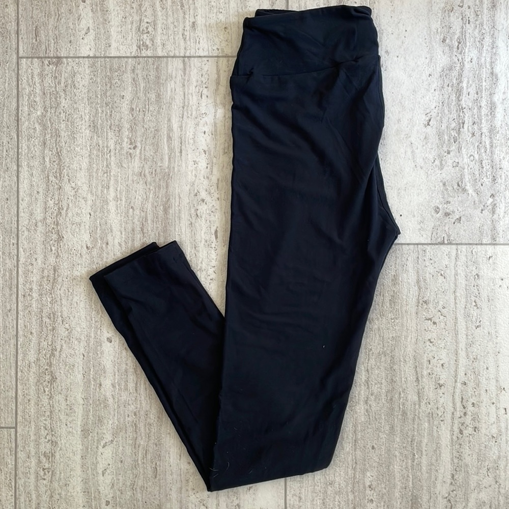NWT- Women’s Black LuLaRoe Legging. One size.